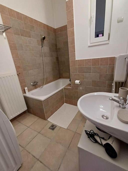 Apartamento New 2br Near Andrassy Av. And Varosliget Budapest